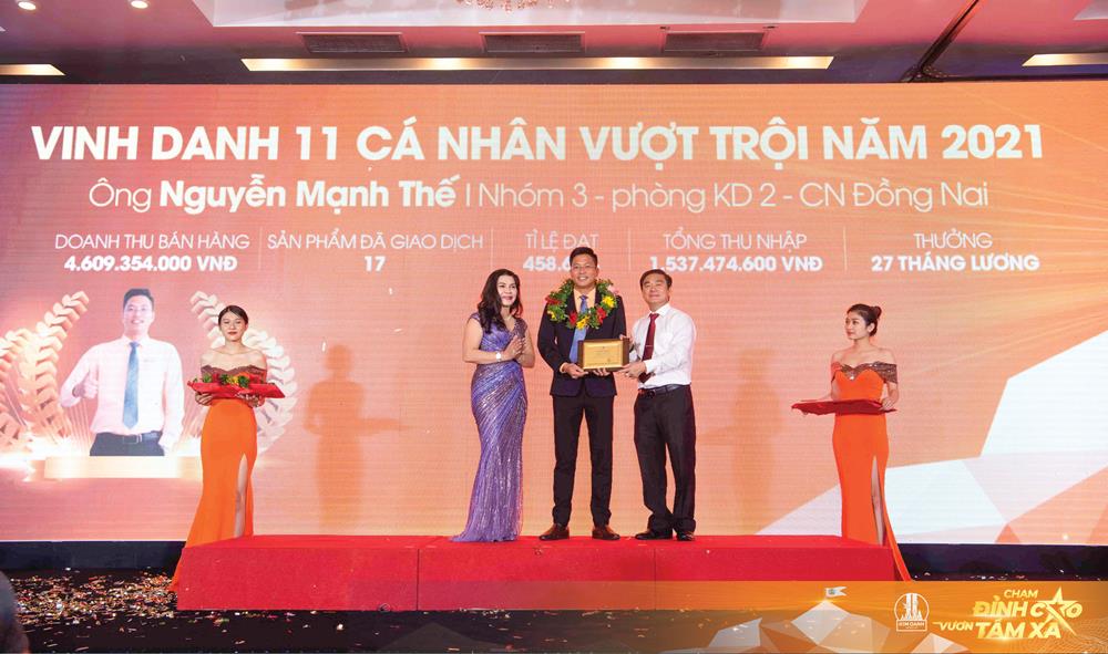 Anh Nguyễn Mạnh Thế là cá nhân đạt được mức thưởng cao nhất lên đến 27 tháng lương