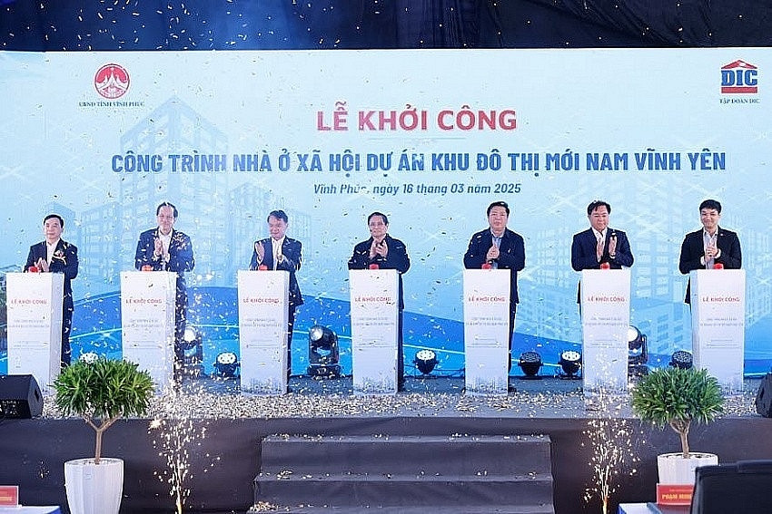Thủ tướng Phạm Minh Chính chứng kiến lễ khởi công xây dựng công trình nhà ở xã hội thuộc dự án Khu đô thị mới Nam Vĩnh Yên, giai đoạn 1 - Ảnh: VGP/Nhật Bắc
