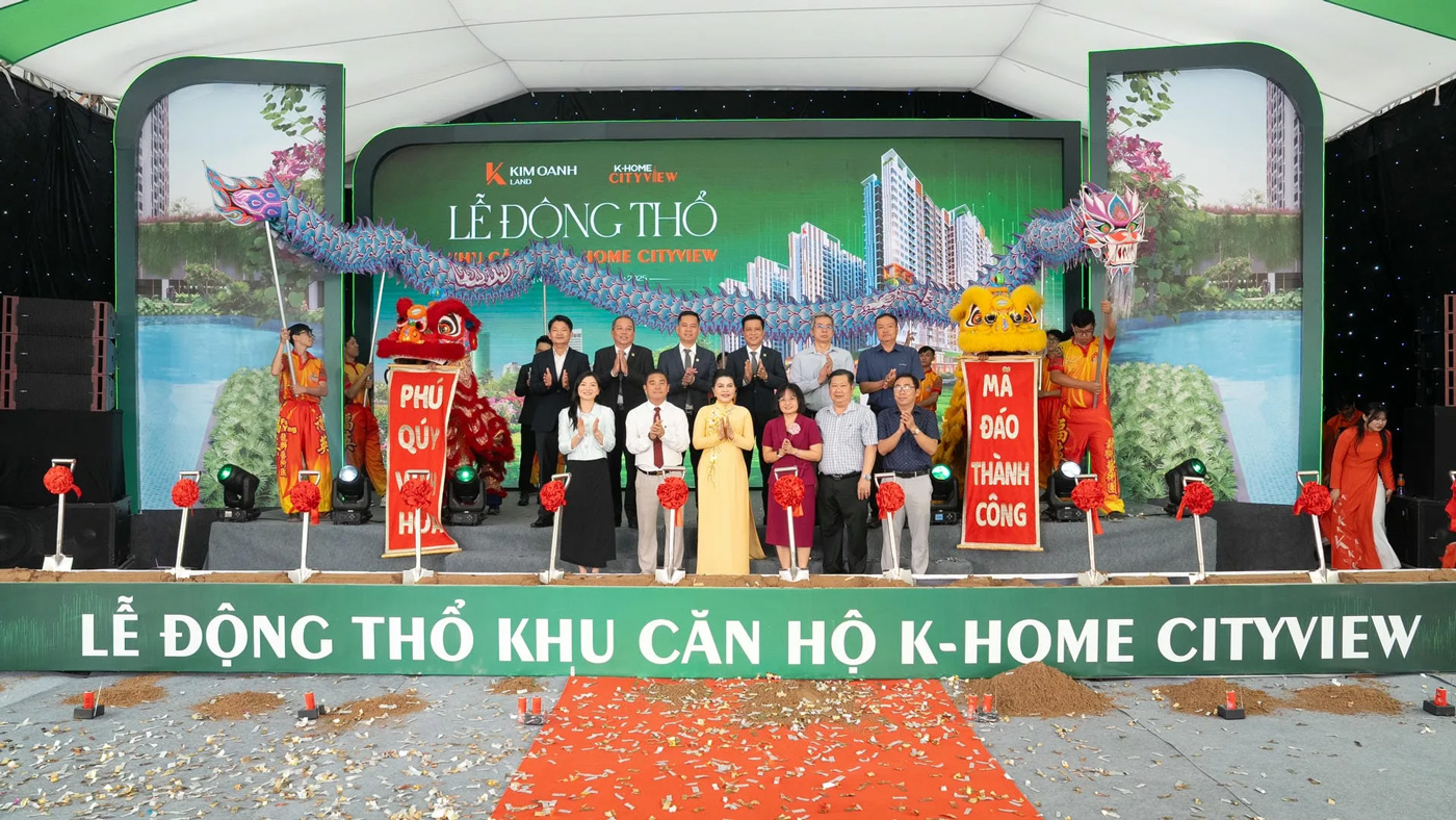 Lãnh đạo cấp cao Tập đoàn Kim Oanh thực hiện nghi thức động thổ khu căn hộ K-Home Cityview ngay tại khuôn viên dự án.