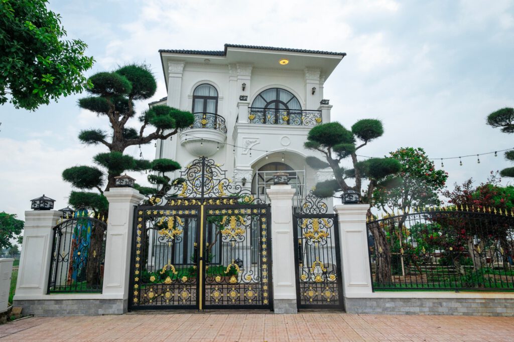 Một ngôi biệt thự hiện đại trong khuôn viên khu đô thị Mega City